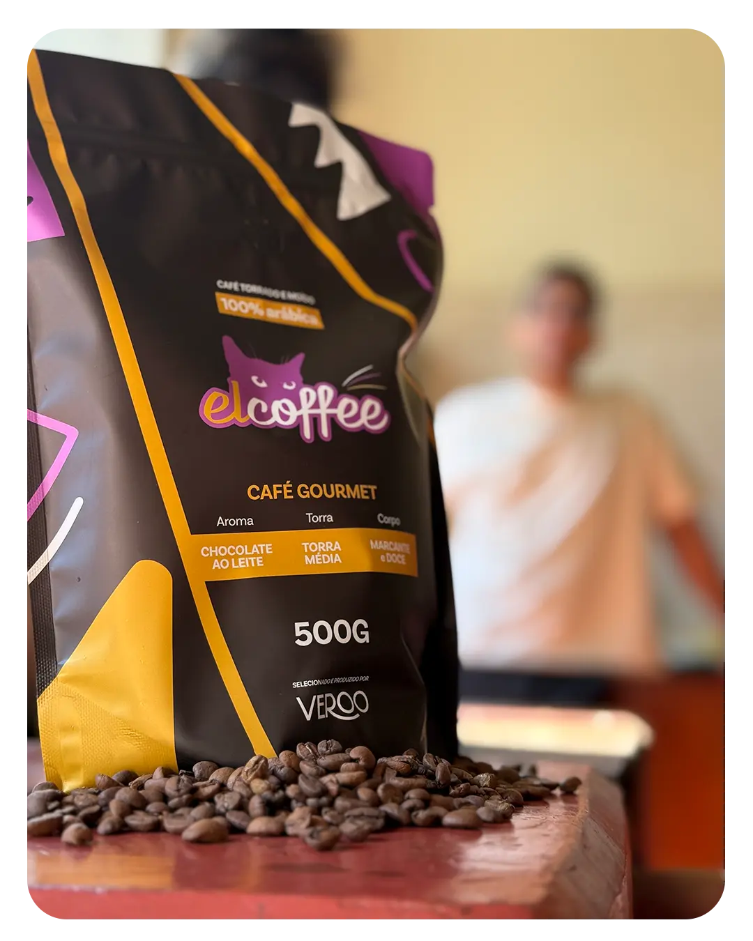 Grãos de café ElCoffee com embalagem